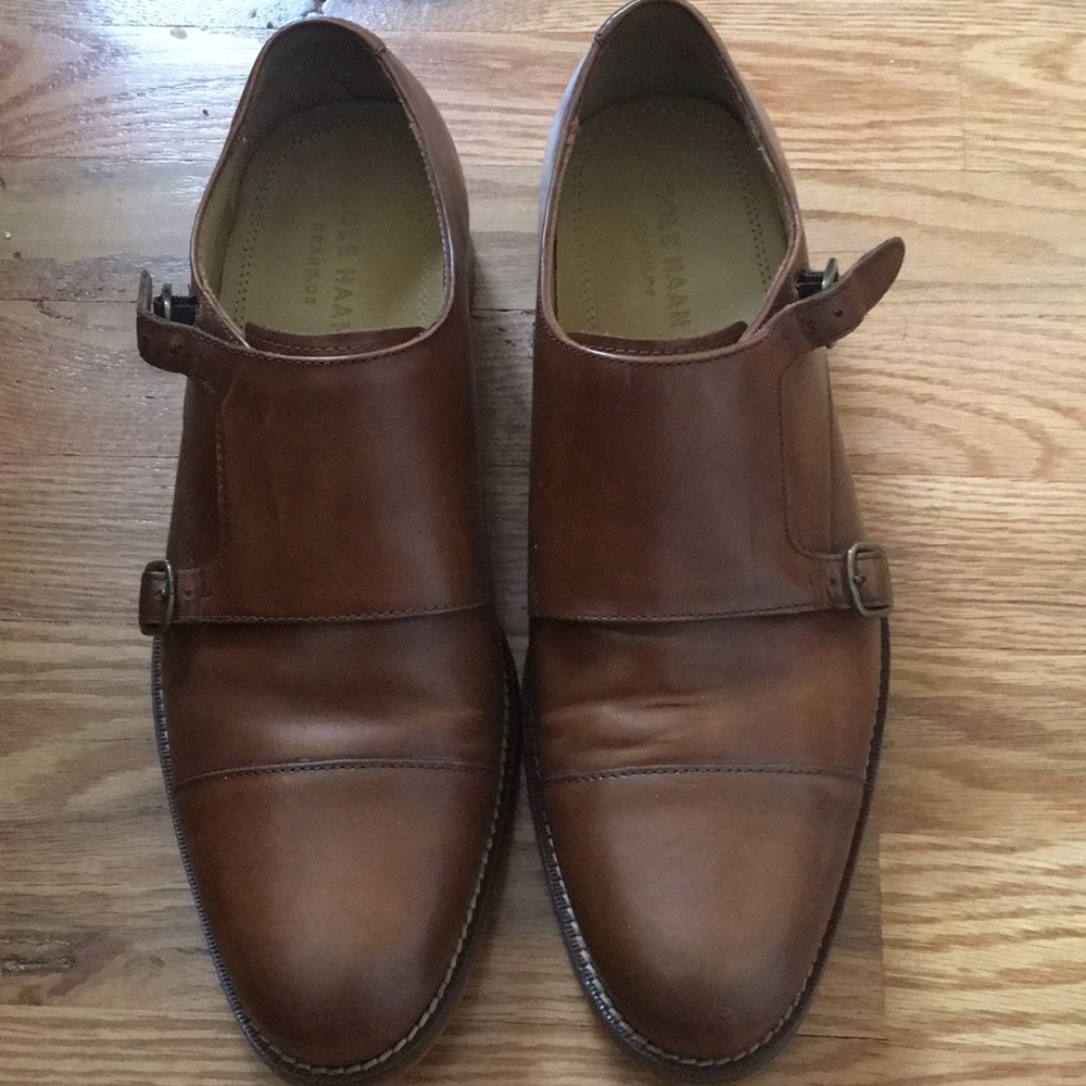 Men’s slightly used dress shoes.